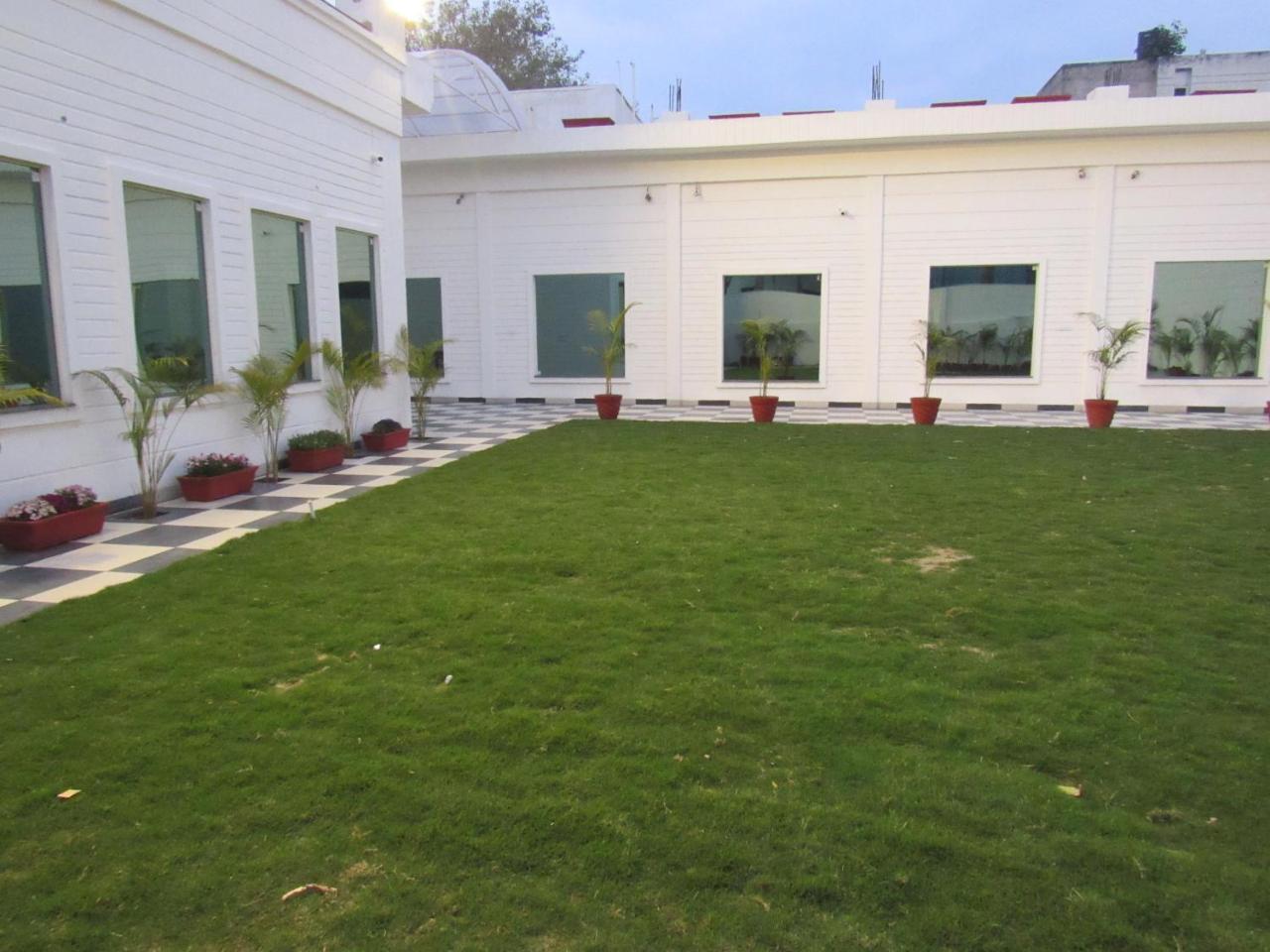 The English Garden Mohali Exterior photo