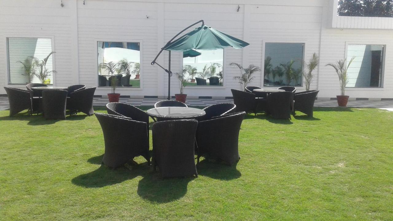 The English Garden Mohali Exterior photo