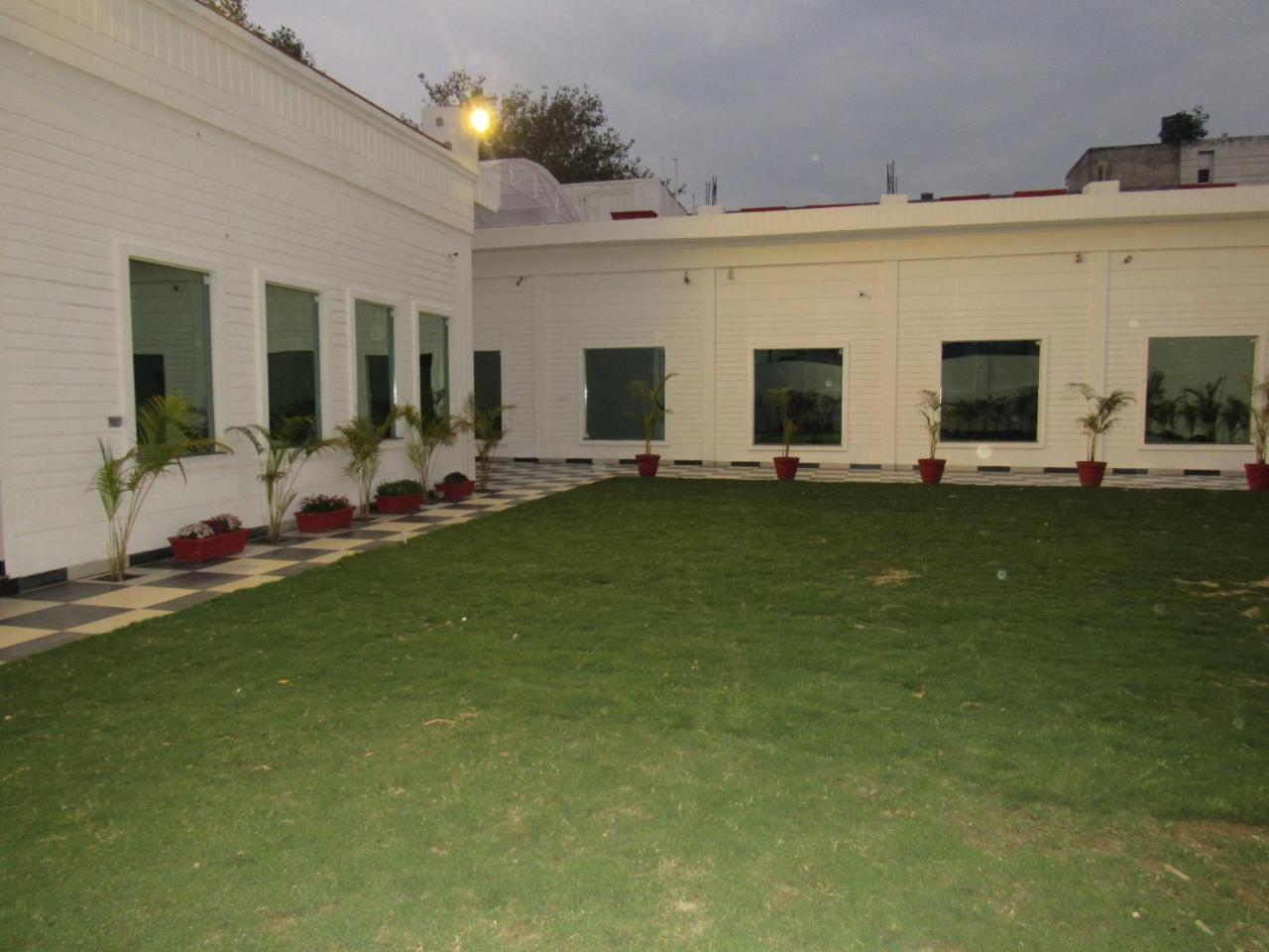 The English Garden Mohali Exterior photo