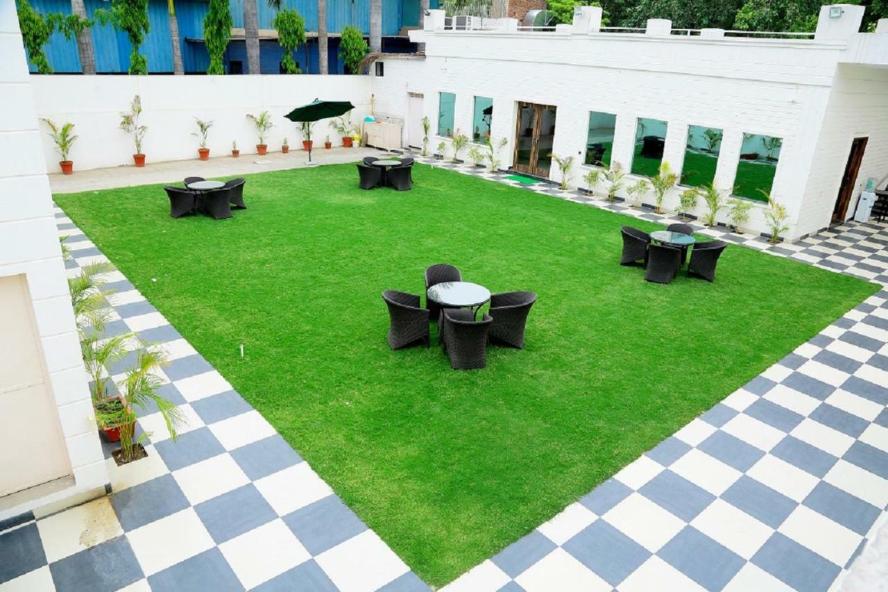 The English Garden Mohali Exterior photo